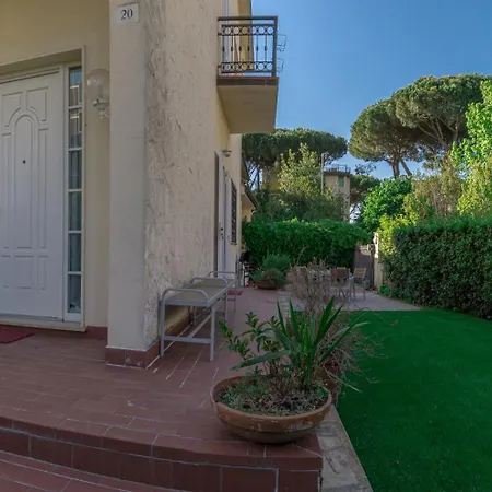 Villa Robin, Elegante E Indipendente Giardino Viareggio