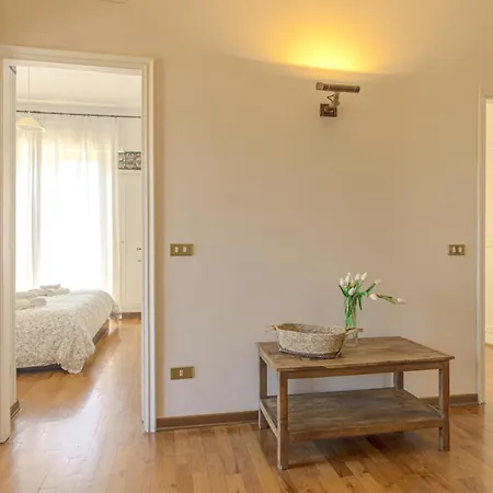 Robin, Elegante E Indipendente Citta Giardino