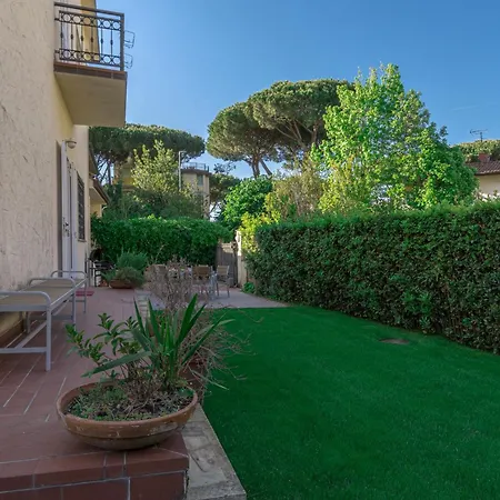 Robin, Elegante E Indipendente Citta Giardino В'яреджо