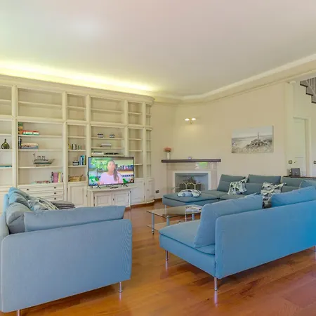 Robin, Elegante E Indipendente Citta Giardino