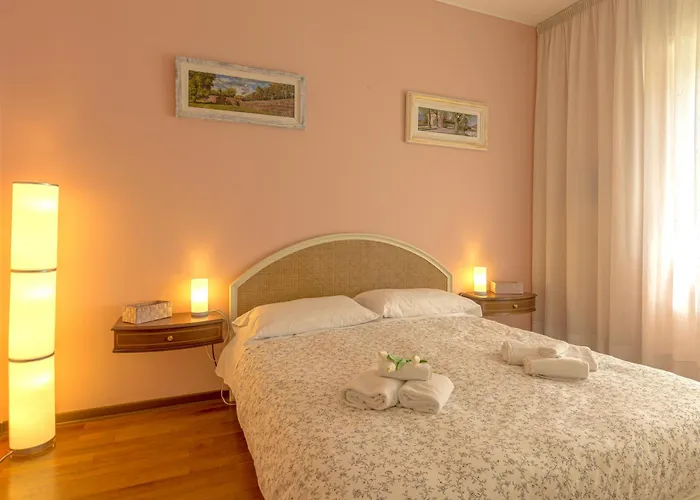 Robin, Elegante E Indipendente Citta Giardino Вілла