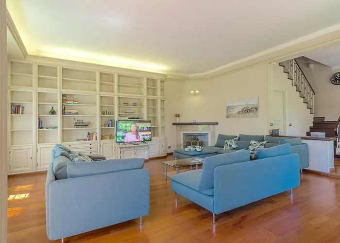 Robin, Elegante E Indipendente Citta Giardino