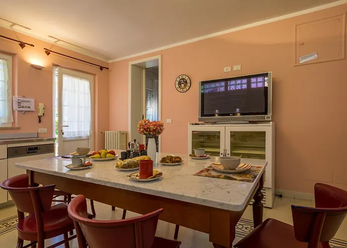 Robin, Elegante E Indipendente Citta Giardino В'яреджо