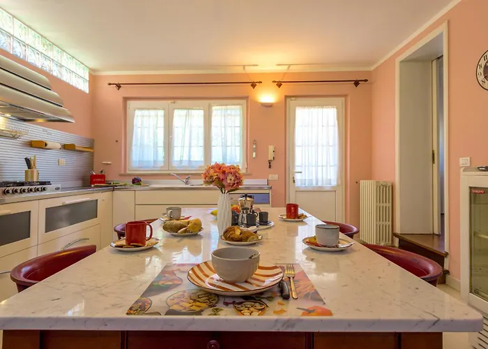 Robin, Elegante E Indipendente Citta Giardino Вілла В'яреджо